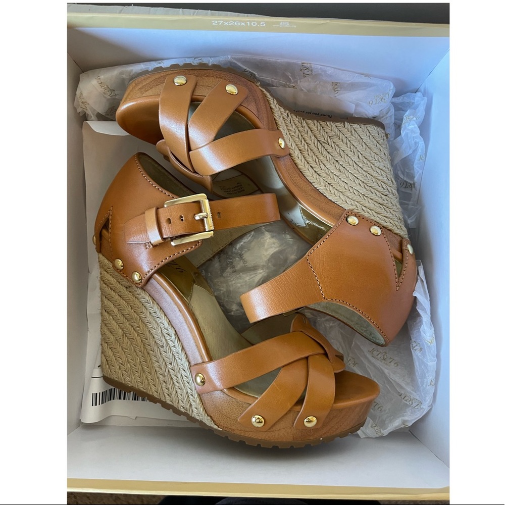 Michael Kors Somerly wedge in peanut. - Picture 10 of 11